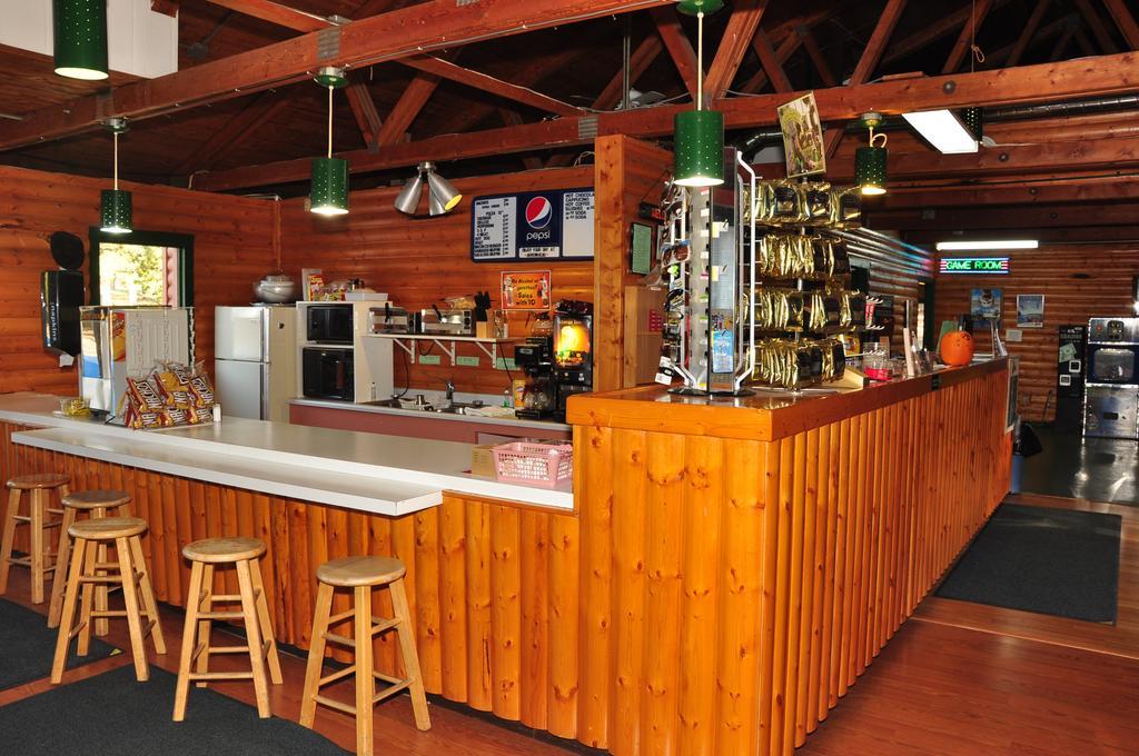 Arrowhead Camping Resort Loft Cabin 22 Douglas Center Esterno foto