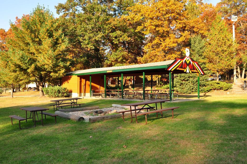 Arrowhead Camping Resort Loft Cabin 22 Douglas Center Esterno foto